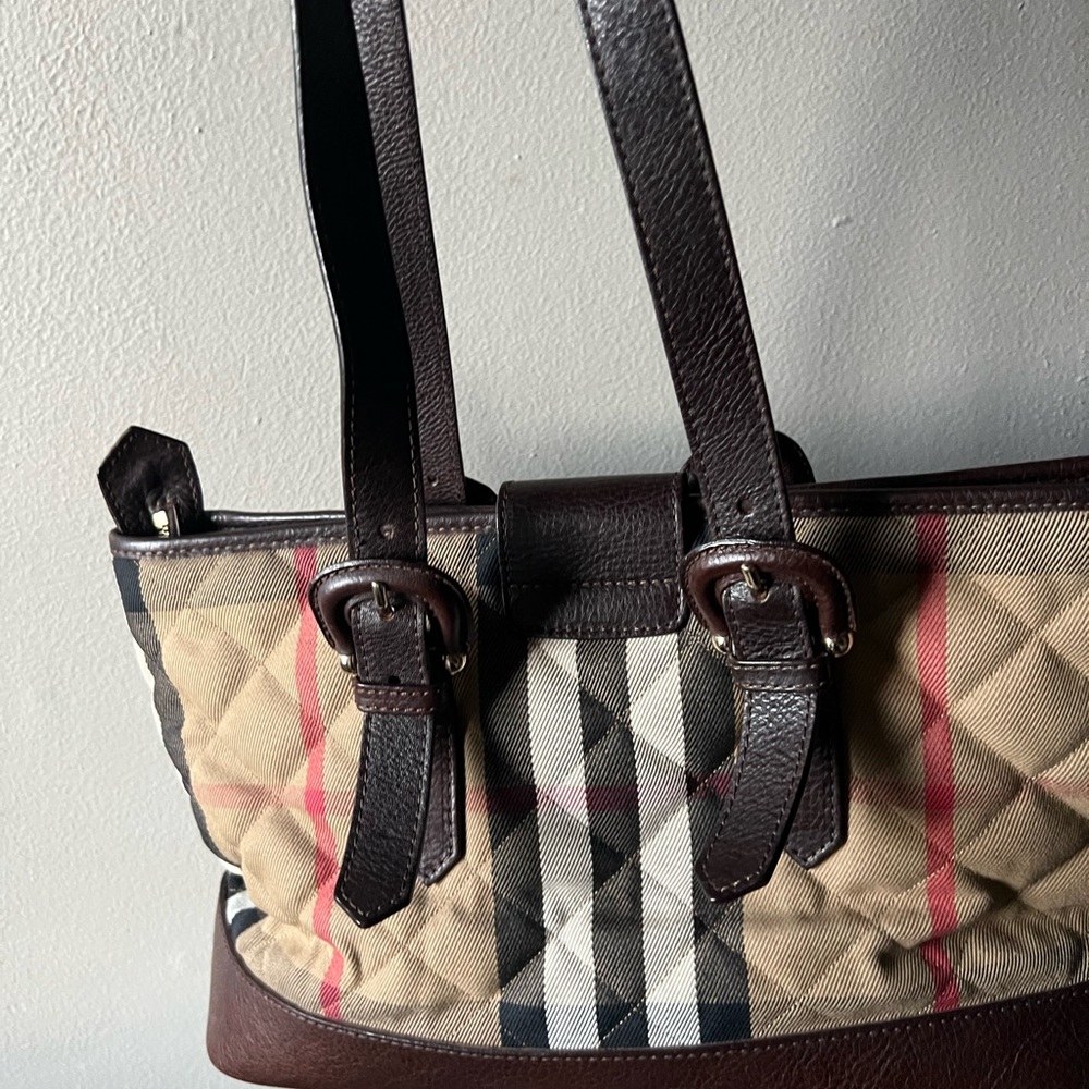 Burberry Quilted House Check Manor Purse - Picture 3 of 9